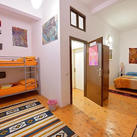 Mi Casa Es Tu Casa - Shkodra Backpackers Hostel Екстер'єр фото