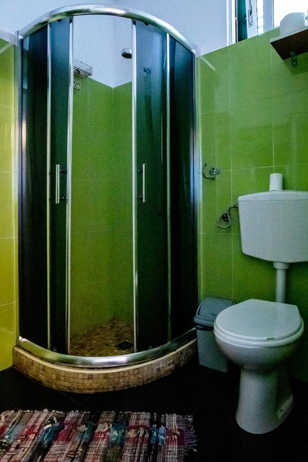 Mi Casa Es Tu Casa - Shkodra Backpackers Hostel Екстер'єр фото