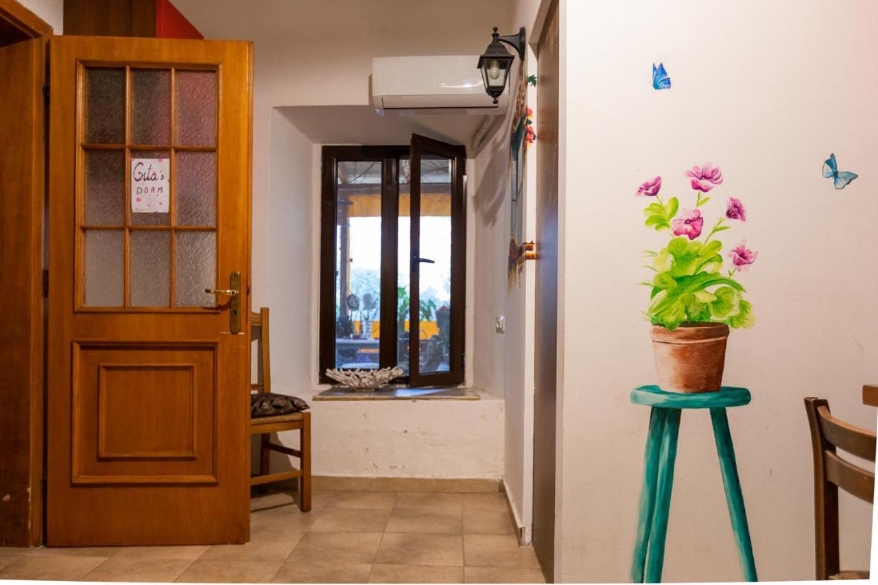 Mi Casa Es Tu Casa - Shkodra Backpackers Hostel Екстер'єр фото