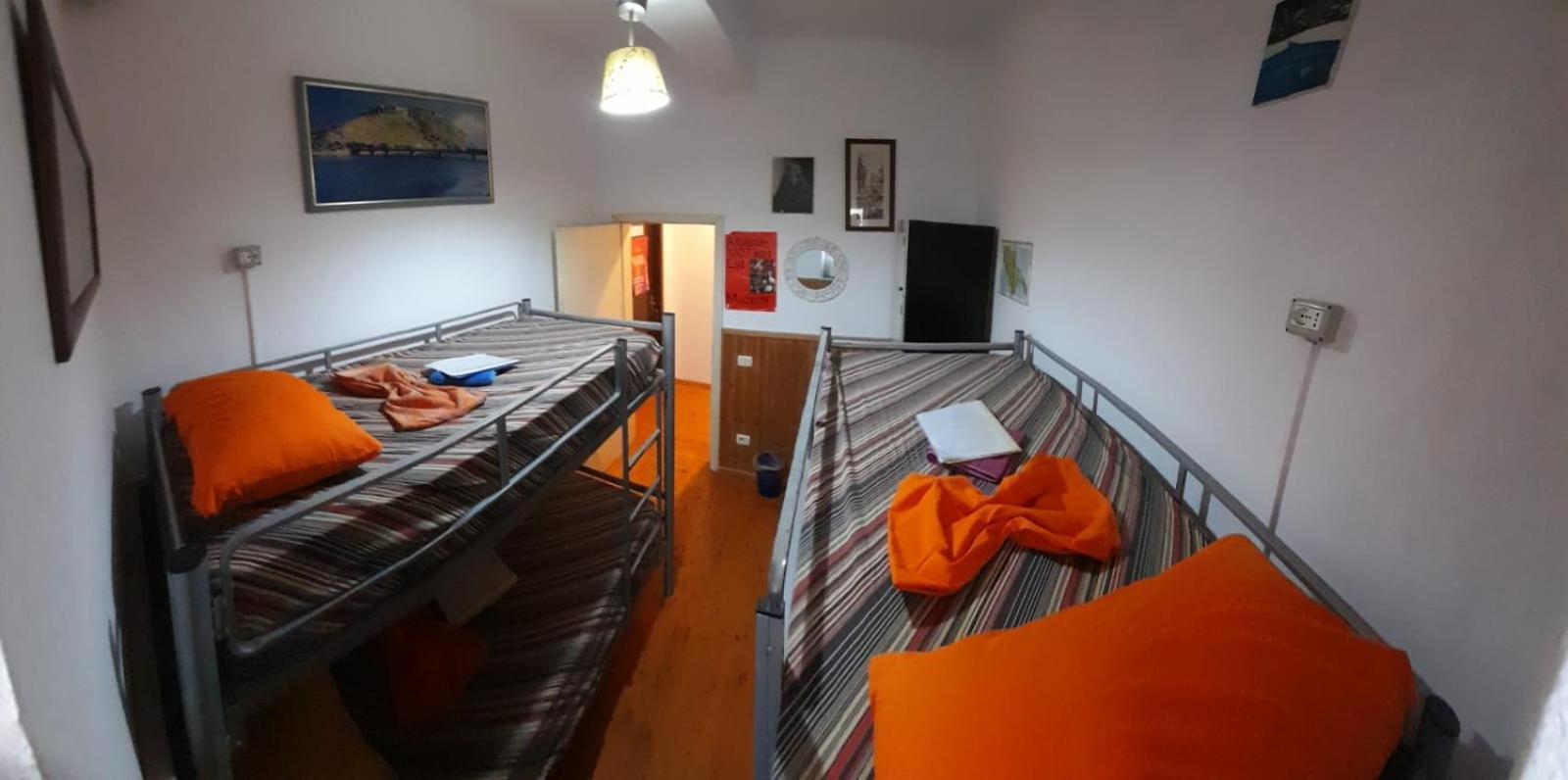 Mi Casa Es Tu Casa - Shkodra Backpackers Hostel Екстер'єр фото
